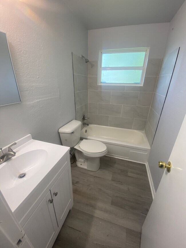 Foto del edificio - 2 Bedroom 1 Bath w/ Office