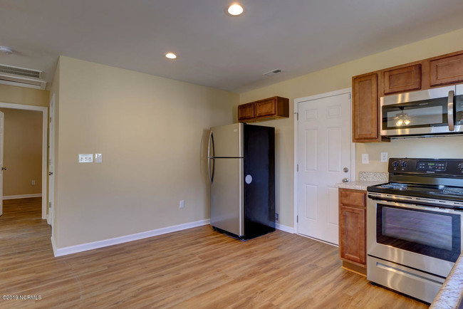 Building Photo - 2249 Onslow Dr