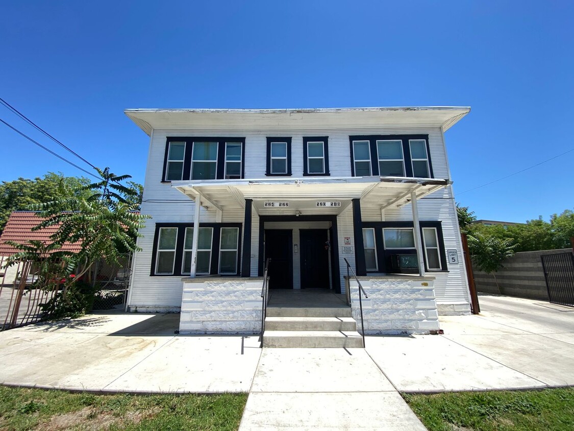 Primary Photo - One Bed, One Bath Apartment Located Downtown