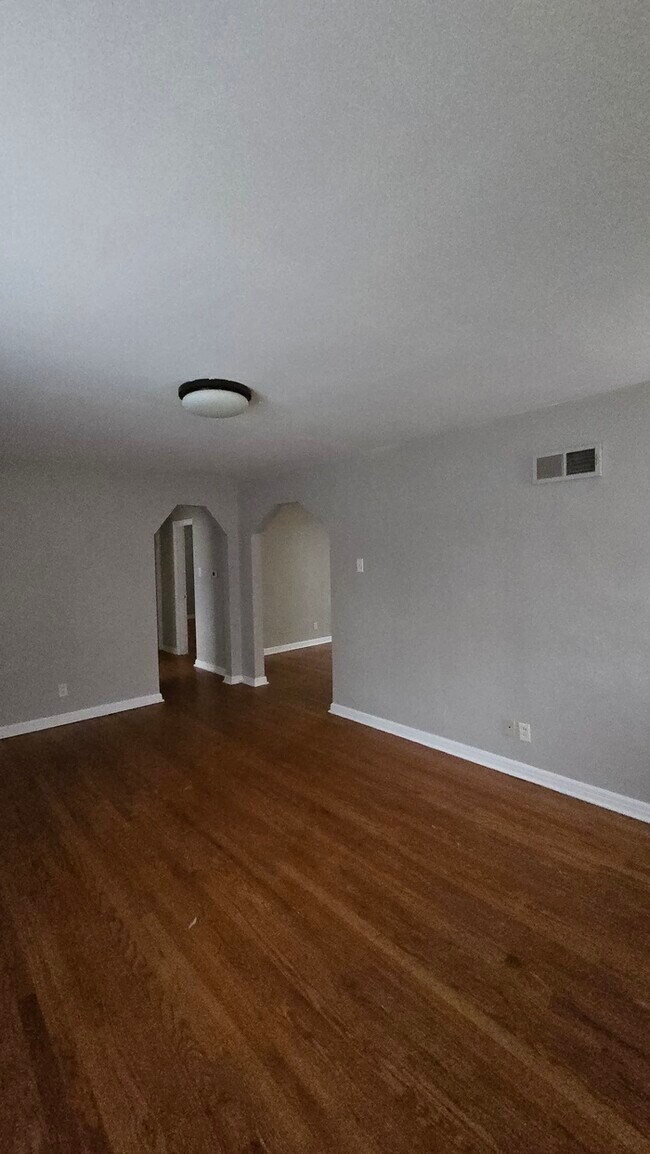 Foto del edificio - 6929 Plymouth Ave