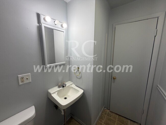 Building Photo - 312 Holmes-