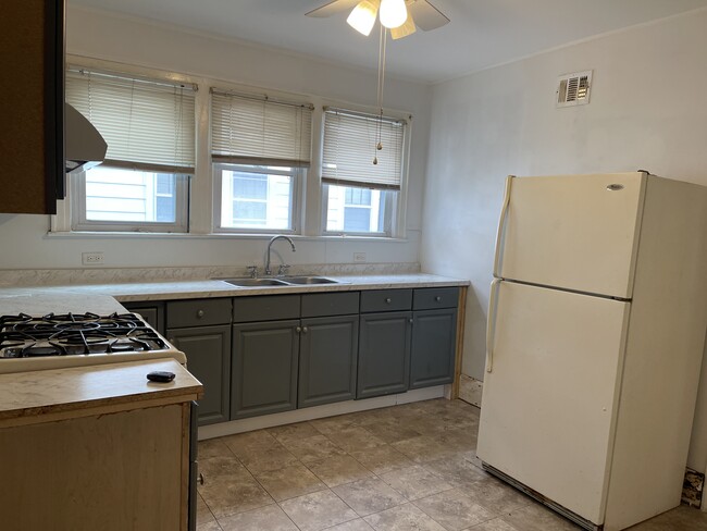 Kitchen - 1020 Lamb St