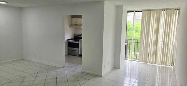 Foto del edificio - 16919 N Bay Rd