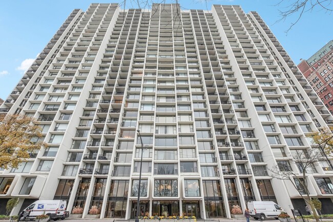 Foto del edificio - 3200 N Lake Shore Dr