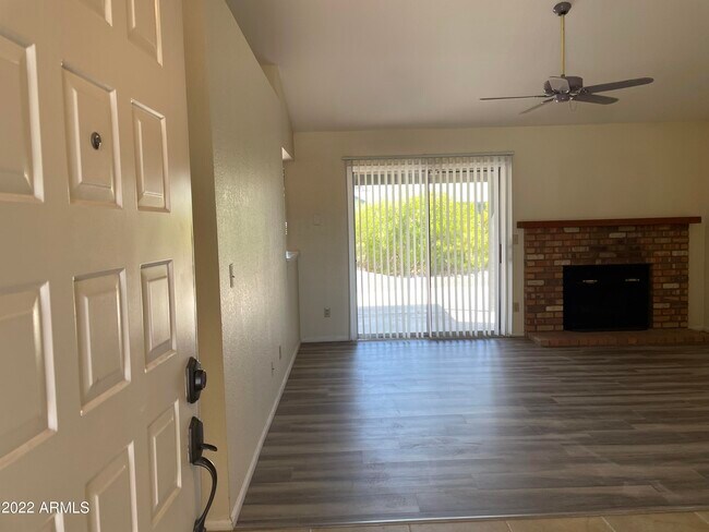 Foto del edificio - 5502 GARDEN Dr