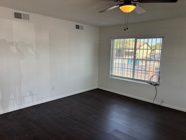 Foto del edificio - Charming Single-Story 4 Bed 2 Bath