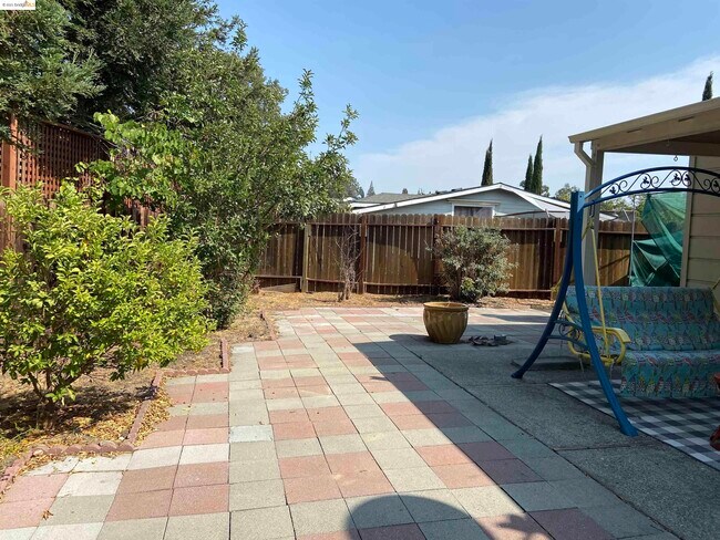 Building Photo - 3540 Deer Hill Rd