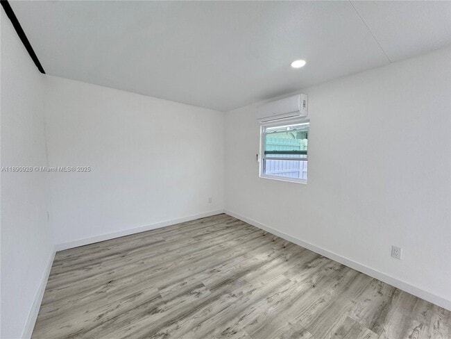 Foto del edificio - 8852 NW 108th St