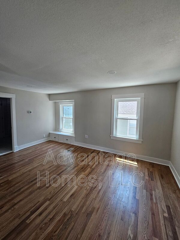 Building Photo - 4619 Bell St