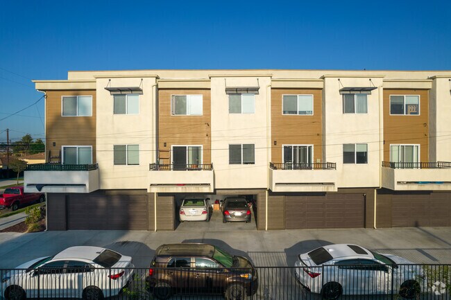 Building Photo - 3801 Franklin Ave