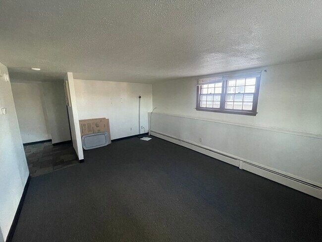 Building Photo - 2 Maynard St