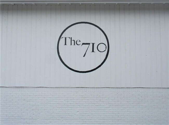 Building Photo - 710 W 34th St