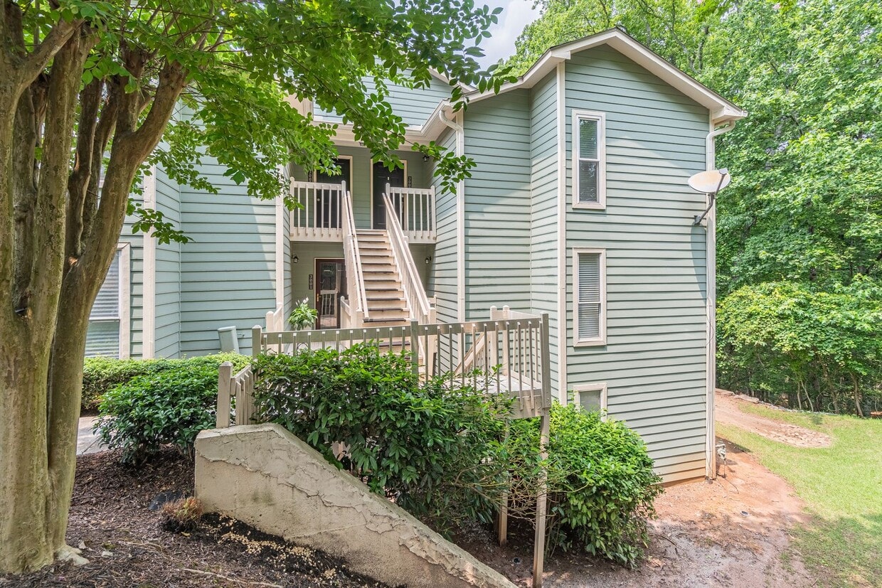 Primary Photo - Welcome to this charming 2 bedroom, 2 bath...