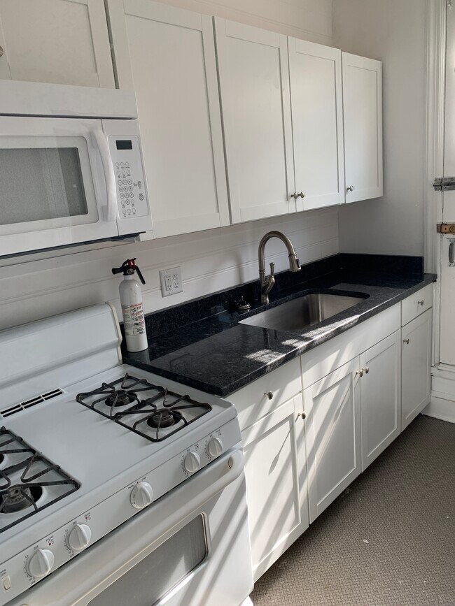 Kitchen - 447 E End Ave