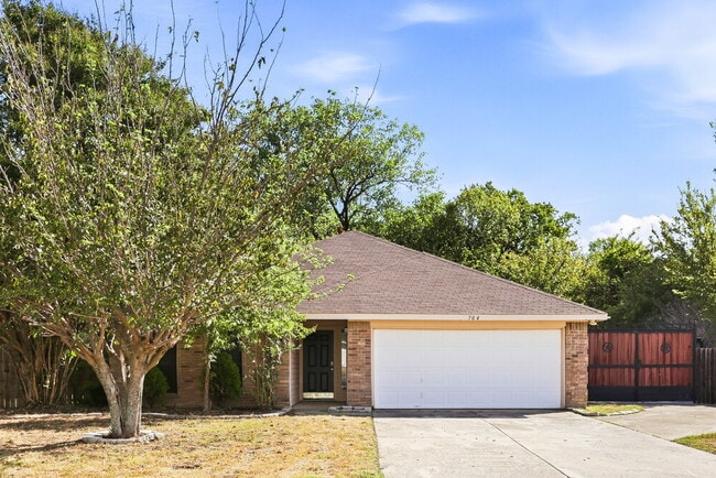 Building Photo - 704 Mimosa Trail
