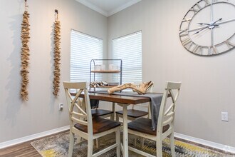 2BR, 2BA - 1280 SF - Creekside at Palmer Park