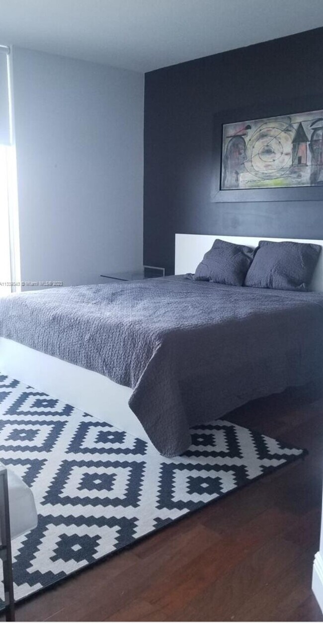 Foto del edificio - 185 SW 7th St