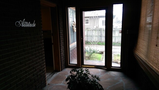 Building Photo - Charming Fort Smith Home - 2 Bed, 1 Bath (...