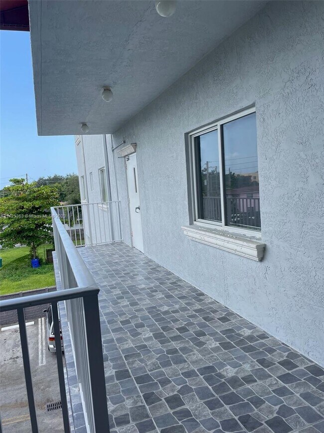 Foto del edificio - 2536 NW 24th St