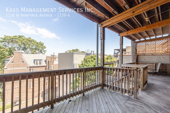Foto del edificio - 1136 W Armitage Ave
