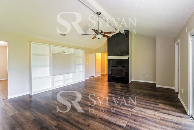 Foto del edificio - Gorgeous 3BR 2BA home with nice curb appeal