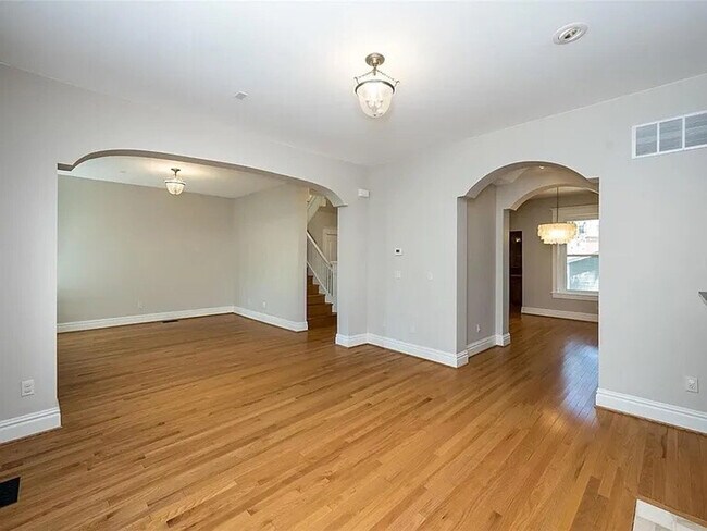 Foto del edificio - 6114 Washington Blvd