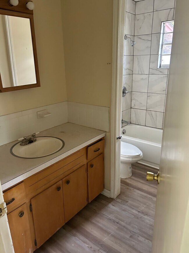 Foto del edificio - 3 Bedroom and 2 bathroom home