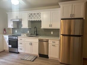 Building Photo - 511 Queen Ave NE