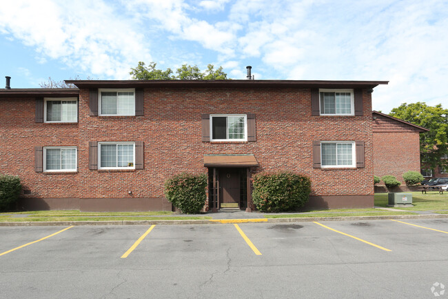 Building Photo - Carriage House