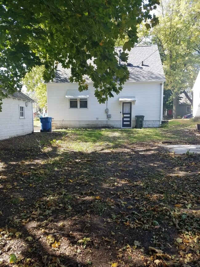 Building Photo - FOR RENT- 534 Hope *NEWLY REMODELED* PETS OK*