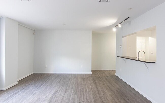 Foto del edificio - 394 S Harrison St