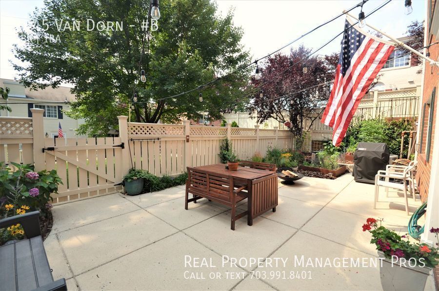 Primary Photo - Gorgeous Garden Condo- Huge Private Patio!