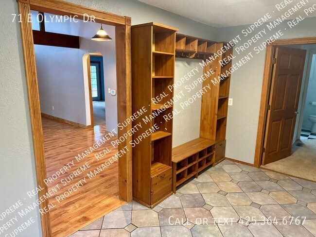 Foto del edificio - Cozy Grapeview Home On Mason Lake