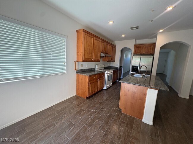 Building Photo - 1625 Sandglass Ave