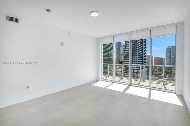 Foto del edificio - 79 SW 12th St
