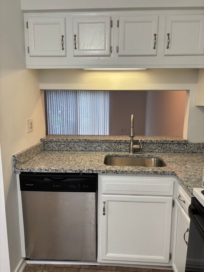 Foto del edificio - 6906 Partridge Run