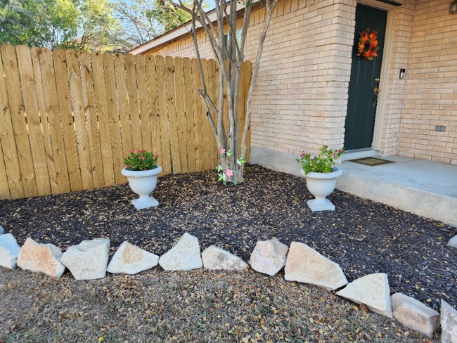 Building Photo - 7322 Kingsland Dr