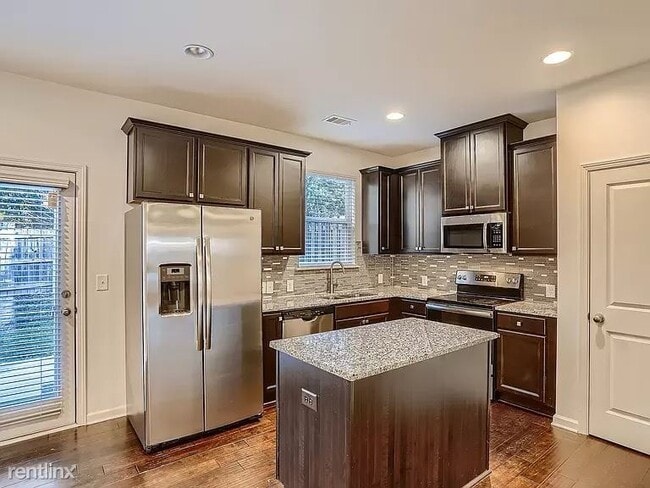 Building Photo - 3 br, 2.5 bath Townhome - 4201 Alden Park Dr