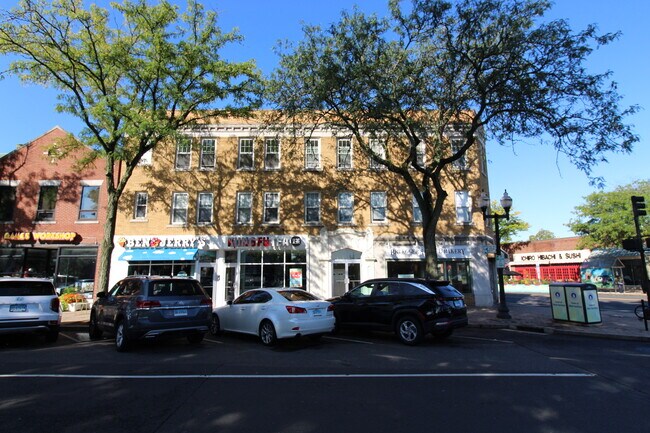 Building Photo - 951 Farmington Ave