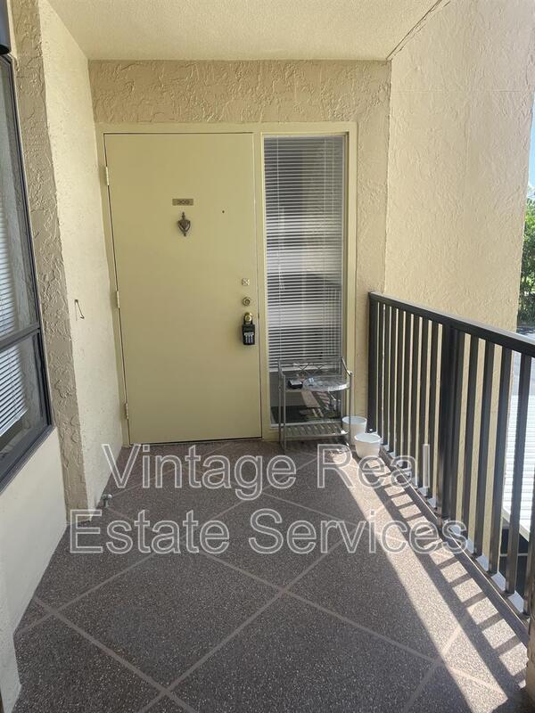 Building Photo - 2621 Cove Cay Dr