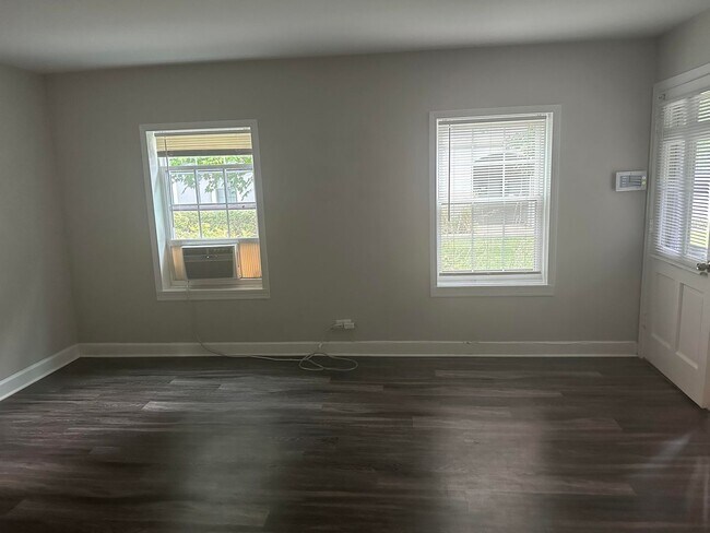 Building Photo - 106 E Scranton Ave