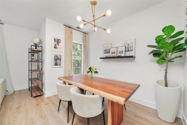 Foto del edificio - 1136 W 13th St
