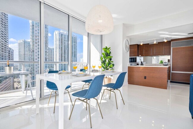 Building Photo - 485 Brickell Ave