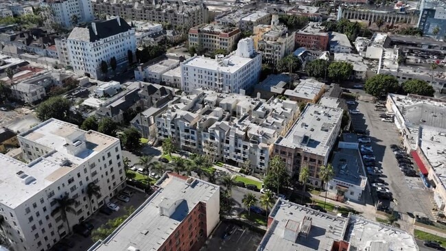  - 825 S. Hobart Blvd.