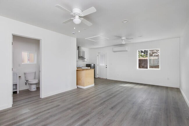 Building Photo - 940 Cypress Ave