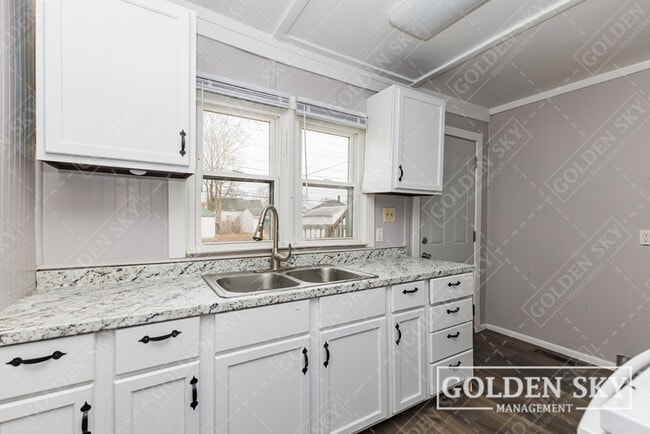 Building Photo - 230 Kinsey St