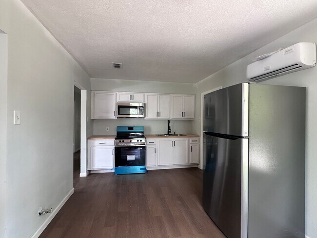 Foto del edificio - 4533 Bluebelle Ln