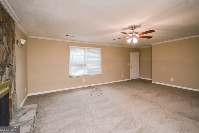 Foto del edificio - 613 Almand Branch Rd SE
