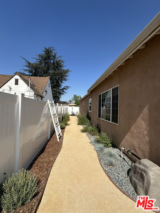 Building Photo - 6442 Wilkinson Ave