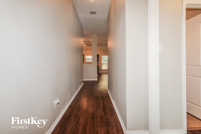 Building Photo - 979 Arbor Way